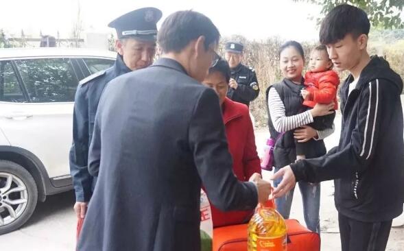 暖心:武漢保安公司上門慰問救助受災(zāi)保安員